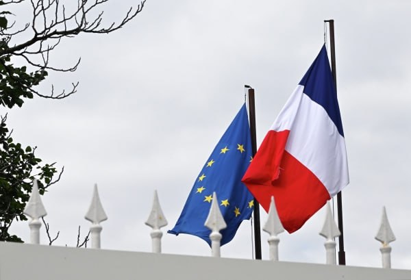 Франция запросила проведение учений НАТО в Гренландии сообщает Reuters Военные страны готовы в них участвовать сообщили в канцелярии президента Эммануэля Макрона По данным CNN Париж направил предложения руководству Североатлантического альянса Телеканал отмечает что ранее Франция вместе с несколькими европейскими государствами направила военных в Гренландию на другие учения Арктическая стойкость Они проходят под эгидой Дании Подписаться на Говорит Москва Telegram VK MAX