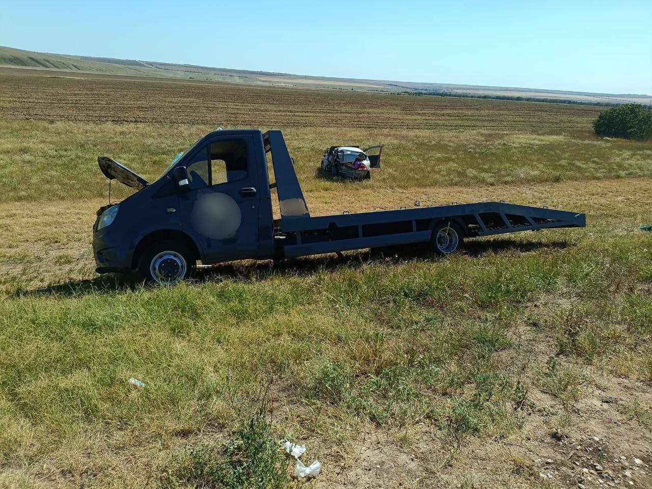 Водитель спецтранспорта не пострадал  Об этом сообщили в прокуратуре Крыма.   Региональное надзорное ведомство контролирует установление обстоятельств дорожно-транспортного происшествия в Ленинском районе.   : Прокуратура РК     ВЕСТИ КРЫМ