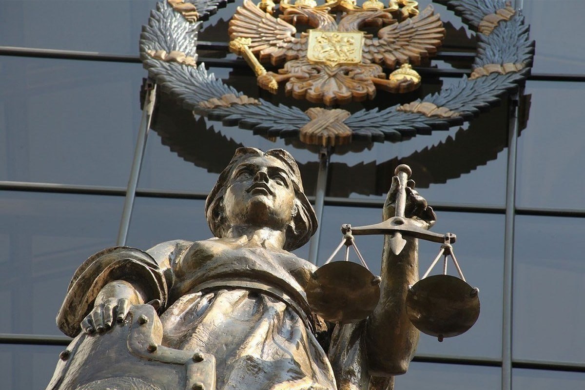 Смертную казнь для террористов предложили вернуть на время проведения спецоперации  По мнению депутата Госдумы Михаила Шеремета, это должно снизить число терактов.  «Такие радикальные шаги станут для злоумышленника моральным барьером и хорошим посылом, несущим уверенность в неотвратимости справедливого возмездия за совершенный им акт террористической направленности», — рассказал депутат.  Шеремет собирается отправить депутатский запрос в адрес Конституционного суда по поводу снятия моратория на смертную казнь.  Ранее такую идею поддержала народная артистка РФ Лариса Долина.     — поддерживаю.    — я против.    — нужно вернуть, но не только на период СВО.  Лучше и не скажешь. Подписаться