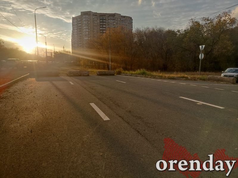Orenday Оренбург Областная прокуратура организовала проверку забытого чиновниками кольца на Театральной в Оренбурге Тем временем единственное что сообщили пока что городские власти это данные муниципального контракта на выполнение проектно изыскательских работ Цена муниципального контракта на выполнение проектно изыскательских работ по транспортной развязке в районе улиц Театральная Березка Родимцева и проезда Северного в Оренбурге по данным сайта госзакупок составила 6 780 060 рублей Подробнее