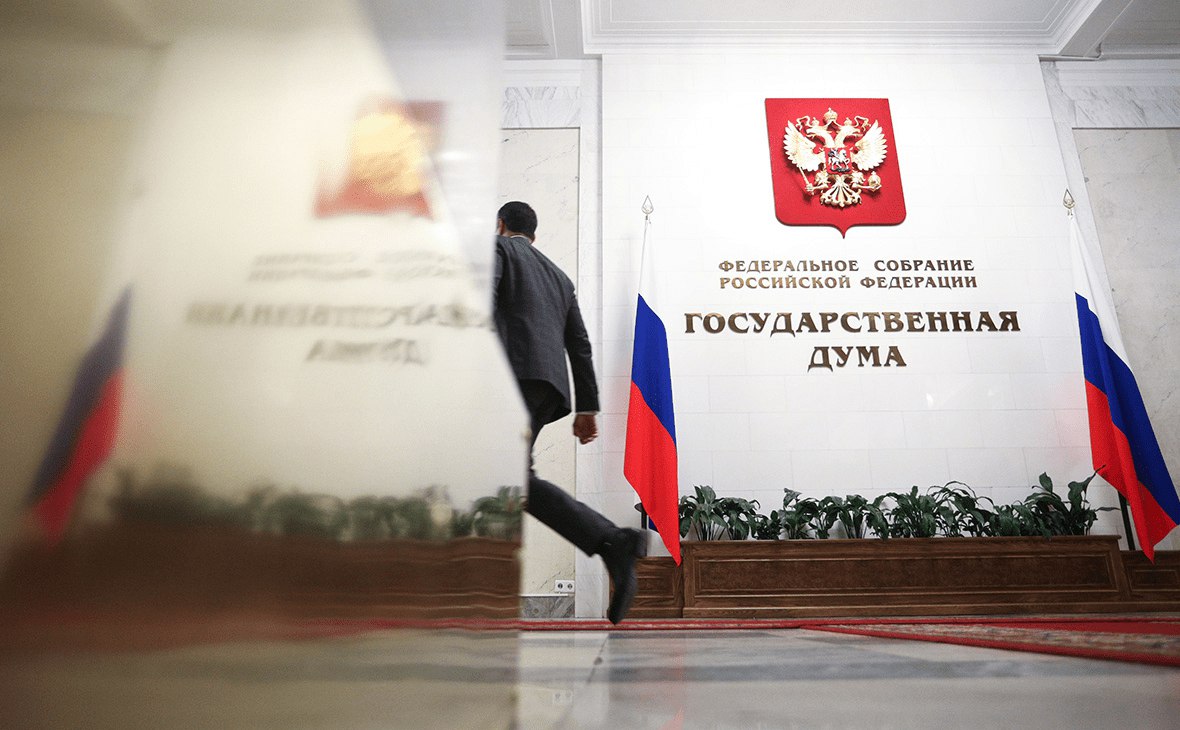 Новости четверга: — В Госдуме решили сократить финансирование госпрограмм по поддержке авиации и робототехники; — Минфин на фоне ожидаемого снижения ключевой ставки разместил государственные облигации на сумму 148 млрд рублей; — По данным российской таможенной статистики, импорт иностранных процессоров Intel и AMD в 2024 году сократился на 81–95%, но участники рынка дефицит чипов отрицают; — В мае 2025-го доля нераспроданных квартир в достроенных более года назад новостройках Москвы и Подмосковья достигла 6% vc.ru/money/2001408
