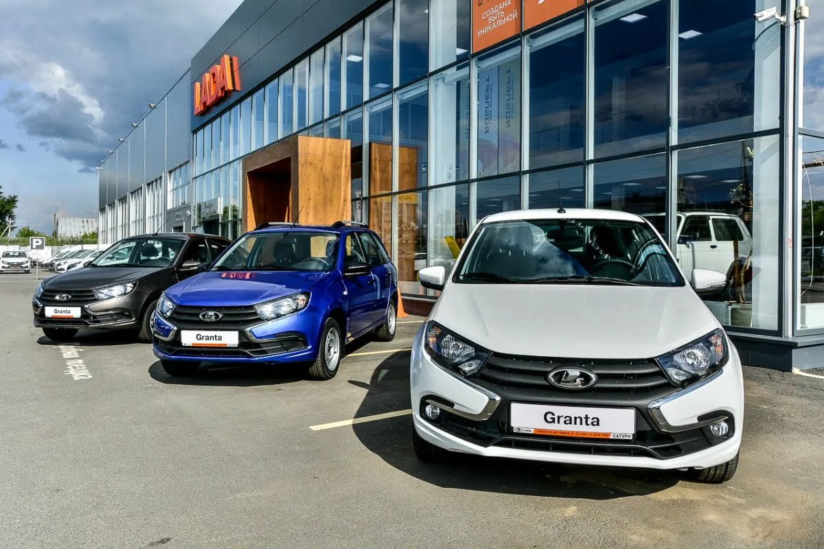 Компания Автоваз объявила об отзыве 33 450 автомобилей Lada Granta реализованных в период с 6 июня по 12 декабря 2025 года с VIN кодами согласно приложению Об этом сообщили в Росстандарте В рамках проводимой кампании в сервисных центрах будет проведена диагностика одного из функциональных узлов автомобиля в целях исключения рисков ослабления его крепежного элемента говорится в сообщении jkinvest news jkinvest