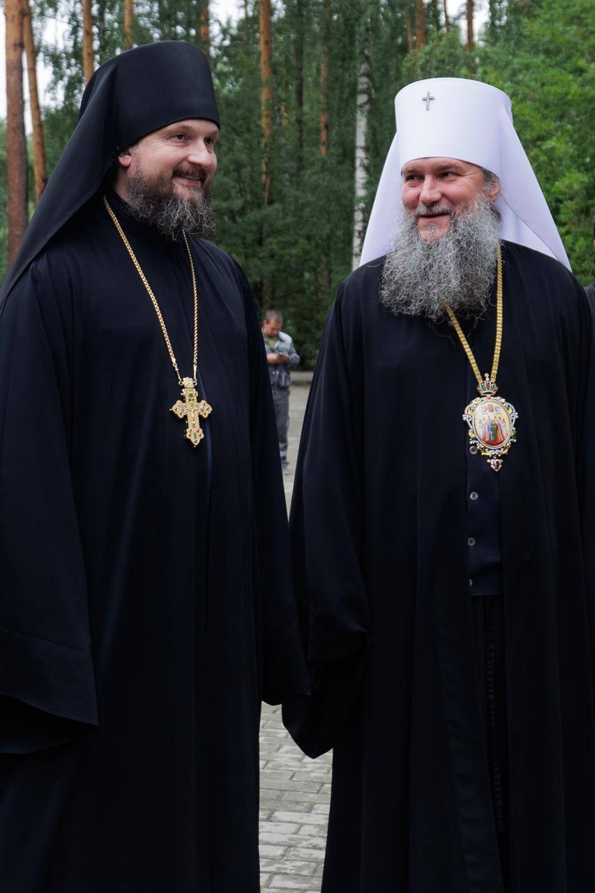Настоятель Ганиной ямы возглавит епархию Нижнего Тагила Место епископа Нижнетагильского и Невьянского займет игумен Мелитон Зыбин слева на фото Последние три года он был наместником в Мужском монастыре Предыдущий настоятель Феодосий летом возглавил Самарскую митрополию Церковью Нижнего Тагила с июля управлял митрополит Екатеринбургский Евгений Фото телеграм канал Митрополит Евгений Екатеринбургский и Верхотурский   Новости из Екатеринбурга