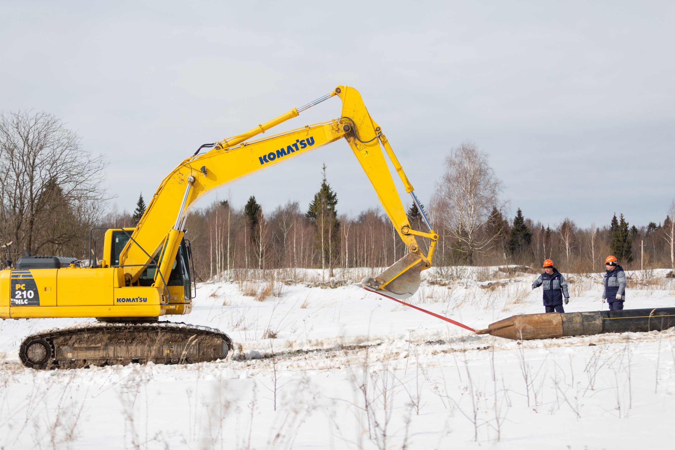 В январе Мособлгаз начал строительство новых газораспределительных сетей в 36 населенных пунктах Подмосковья по губернаторской программе газификации.     Сейчас новые газораспределительные сети строятся в деревнях Еднево, Ильинское, Любятино Волоколамского г.о.; деревнях Клово, Мельниково Наро-Фоминского г.о.; деревнях Гора, Шелогурово г.о. Шатура, деревнях Новая, Князчино Талдомского г.о. и других населенных пунктах.    Всего на этот год запланирована газификация 70 населенных пунктов Подмосковья, где ранее не было газа.    Чтобы подключить дом к газу, подайте заявку на Социальную газификацию.      #мособлгаз #газификацияподмосковья