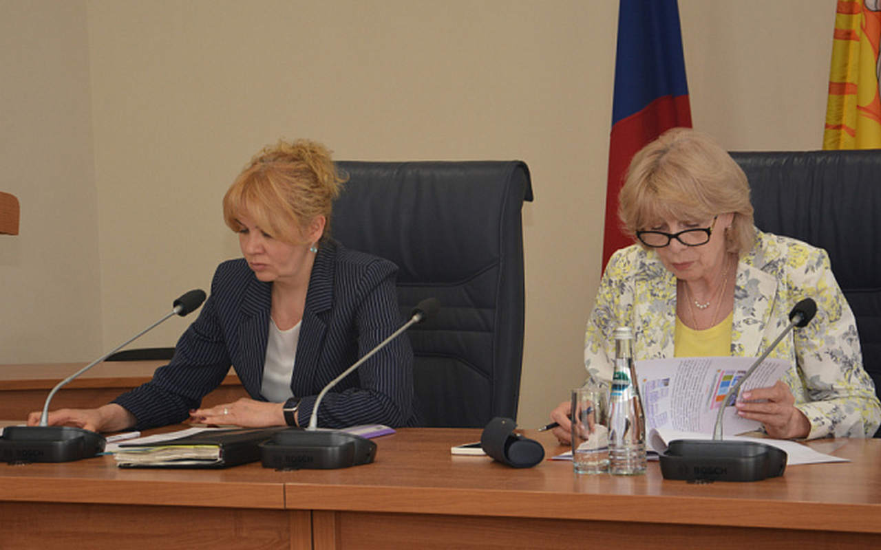 Отчет об исполнении бюджета-2024 представили в Воронежской городской думе. Глава управления финансово-бюджетной политики Елена Муромцева подчеркнула социальную направленность бюджета: 48 % расходов составили ассигнования на социальные статьи. В частности, на образование направлено 25,616 млрд рублей. На оздоровительные мероприятия для школьников - 652 млн. Статья «Культура» была профинансирована на 712 млн рублей, а «Физическая культура и спорт» – на 1,696 млрд.