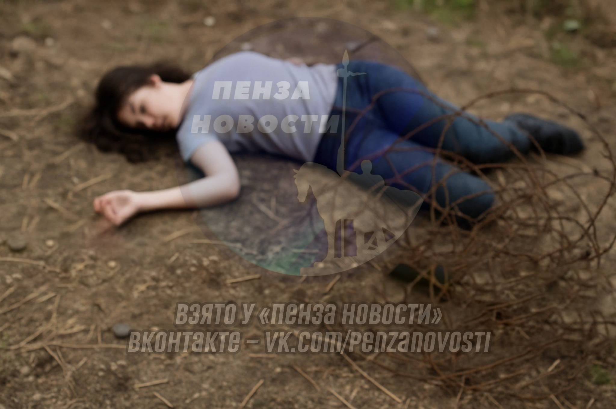Труп женщины, запутанный в проволоке, нашли в СНТ «40 лет Октября» Жуткая находка в Пензе — в районе улицы Ульяновской. 12 июля в 14:30 спасатели выезжали на вызов: им пришлось перерезать проволоку, чтобы освободить тело женщины. На вид погибшей 30–35 лет. Спасатели передали тело полиции. ПОДПИСАТЬСЯ ПРИСЛАТЬ НОВОСТЬ