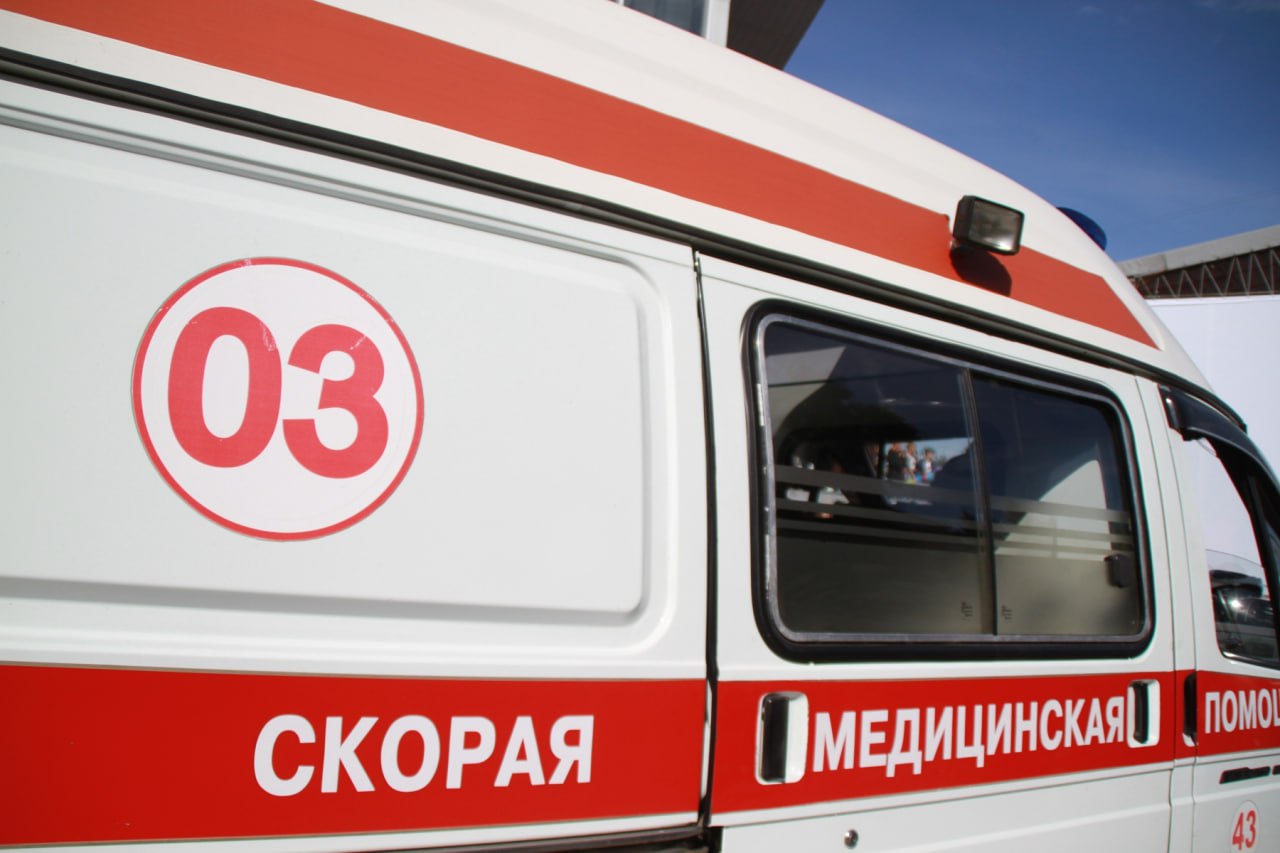В одном из дошкольных учреждений города Томска двухлетний ребенок получил травму перелом бедра Следователи СУ СКР проводят доследственную проверку по факту травмирования дошкольника По предварительным данным после прогулки мальчик снимал обувь сидя на лавочке он потерял равновесие и упал Ребенка госпитализировали с переломом бедра правой ноги Подробнее на Бабре томск vtomsk24