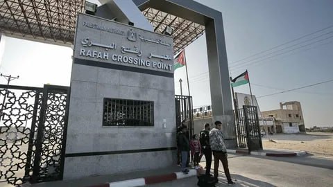 Израиль откроет КПП Рафах на границе сектора Газа с Египтом 1 февраля Об этом сообщило Управление по координации действий правительства Израиля на палестинских территориях COGAT в соцсети Х Движение через КПП будет разрешено в обоих направлениях исключительно для ограниченного перемещения людей Въезд в Газу разрешат только местным жителям покинувшим анклав во время боевых действий и исключительно при наличии предварительного разрешения Израиля jkinvest news jkinvest