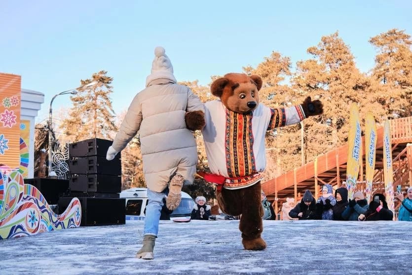 В Челябинске пройдёт фольклорно-гастрономический фестиваль  В Центральном парке культуры и отдыха им. Ю. А. Гагарина города Челябинска 14 декабря в 10:00 состоится фольклорно-гастрономический фестиваль «Уральские пельмени на Николу зимнего». Гостей ждёт насыщенная программа  0+ .  Душевный фестиваль «Уральские пельмени на Николу зимнего» уже стал традиционным праздником для столицы Южного Урала. Участники смогут в этот день погрузиться в атмосферу настоящей ярмарки и русских забав.