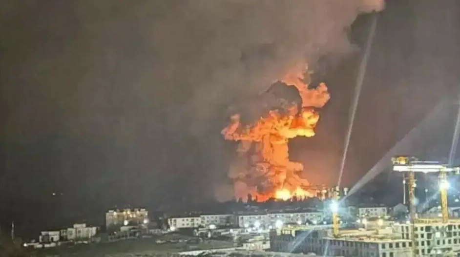 Транзит нефти Казахстана под вопросом Минэнерго РК и Reuters дают разные оценки после атаки дронов Министерство энергетики Казахстана заявило что транзит казахстанской нефти через российский порт Новороссийска продолжается без ограничений Однако данные агентства Reuters показывают что из за ночной атаки работа терминала Шесхарис была нарушена Прислать новость