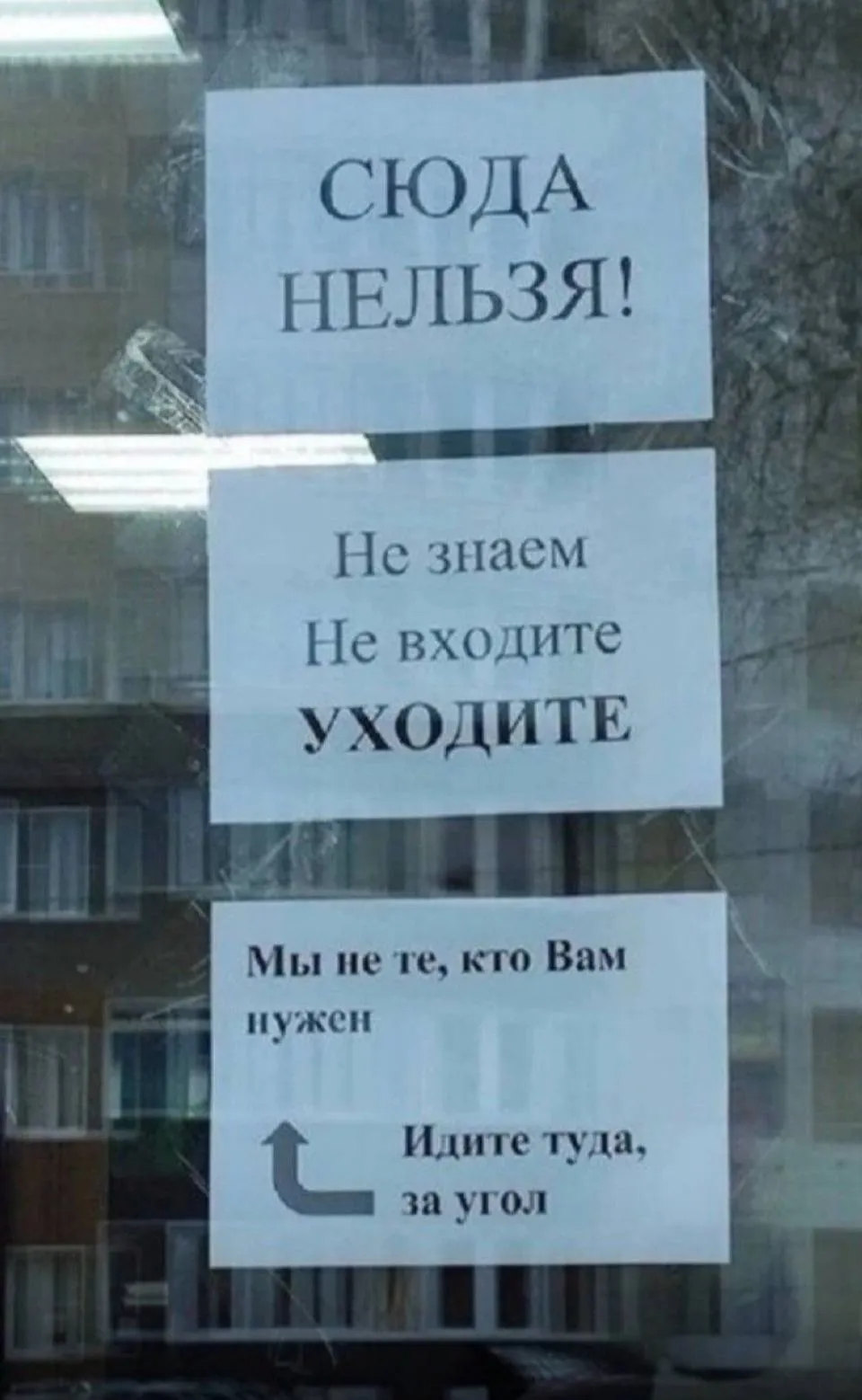В Госдуме хотят защитить покупателей от уменьшения шоколада и других товаров Вице спикер Госдумы Борис Чернышов ЛДПР предложил ввести обязательную маркировку для шоколада и других продуктов при уменьшении веса или объема Это поможет бороться со скрытым ростом цен когда товар становится легче а цена и упаковка остаются прежними Чернышов обратился с инициативой к главе ФАС Максиму Шаскольскому требуя усилить контроль Потребители имеют право знать правду о продукте подчеркивает парламентарий Такие трюки производителей уже стали обыденностью от шоколада до пасты и йогуртов Ждём теперь когда производители туалетной бумаги начнут предупреждать о сокращенных метрах лдпр инициатива