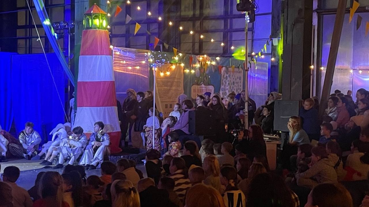 Фестиваль Рождество у моря 17 18 января в Севкабель Порту пройдёт театрально цирковой фестиваль Рождество у моря живой тёплый и по настоящему волшебный праздник для детей и взрослых В программе цирковые и театральные номера от коллективов со всей России спектакли театра цирка Монгольфьери более 30 мастер классов для детей и взрослых ходули батут жонглирование аквагрим Севкабель Порт пространство ЦЕХ Вход свободный 17 января 11 00 19 00 18 января 12 00 20 30 Подписаться Куда сходить в Петербурге