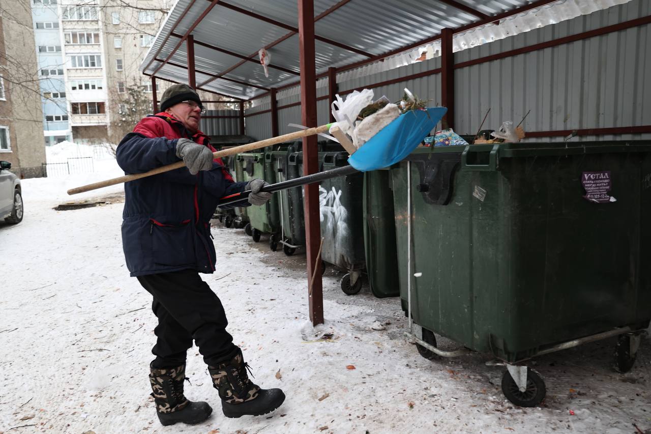 Опыт Коркино по работе с коммунальными отходами распространят на другие регионы России  О положительных практиках городского округа рассказал глава Александр Орел. Он представлял Челябинскую область на региональном этапе II Всероссийского муниципального форума «Малая родина — сила России».  «Мне выпала возможность представить положительную практику по решению ряда экологических проблем в Коркинском округе. Это рекультивация разреза силами РМК, ликвидация старого мусорного полигона, работа по обращению с твердыми коммунальными отходами. За несколько лет удалось снизить экологическую нагрузку. Но всегда есть к чему стремиться. Лучшие муниципальные практики, о которых говорили коллеги из других регионов, будем внедрять на нашей территории», – отметил глава Коркинского округа Александр Орел.