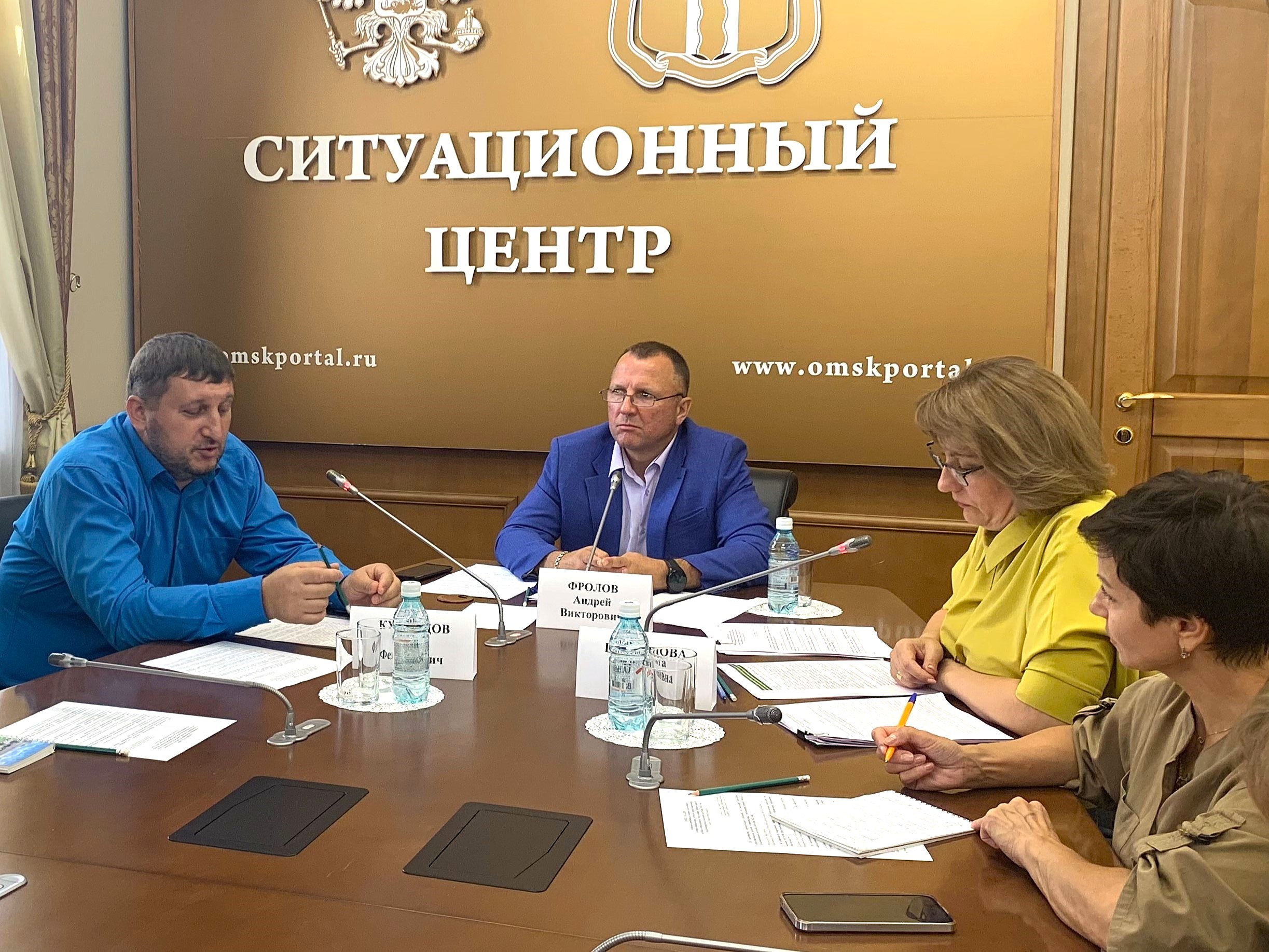 Важные вопросы организации выборов, назначенных на второе полугодие 2025 года, обсудили в Облизбиркоме Совещание с участием председателей и финансистов территориальных избирательных комиссий прошло в режиме ВКС. Главной темой встречи стало обсуждение особенностей подготовки и проведения выборов депутатов представительных органов муниципальных образований Омской области. Участники обсудили вопросы финансового обеспечения избирательных кампаний, распределения бюджетных средств, организации закупок и заключения контрактов с потенциальными подрядчиками. Особое внимание было уделено правилам ведения бухгалтерского учета и оформления финансовой документации, включая порядок предоставления отчётности территориальными избирательными комиссиями и рекомендации по предотвращению нарушений. По итогам совещания участники получили конкретные инструкции и методические материалы, необходимые для успешной реализации предвыборных мероприятий на территории муниципальных образований региона.