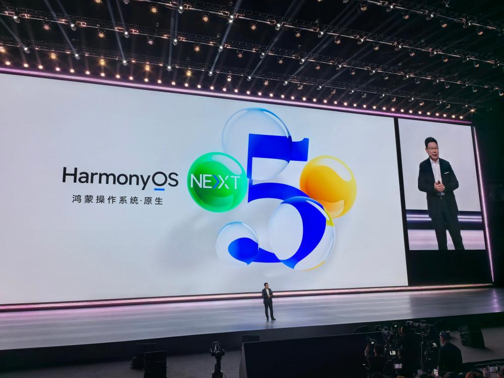 Huawei презентовала операционную систему собственной разработки HarmonyOS NEXT  [Media]   Шэньчжэнь, 23 октября /Синьхуа/ -- Китайский технологический гигант Huawei во вторник презентовал операционную систему HarmonyOS NEXT, разработанную собственными силами компании без компонентов Android Open Source Project /AOSP/. Исполнительный директор компании Юй Чэндун присутствовал на презентации, состоявшейся в городе Шэньчжэнь /пров. Гуандун, Южный Китай/. -0-  2024-10-23 10:13:15 [Full Text]