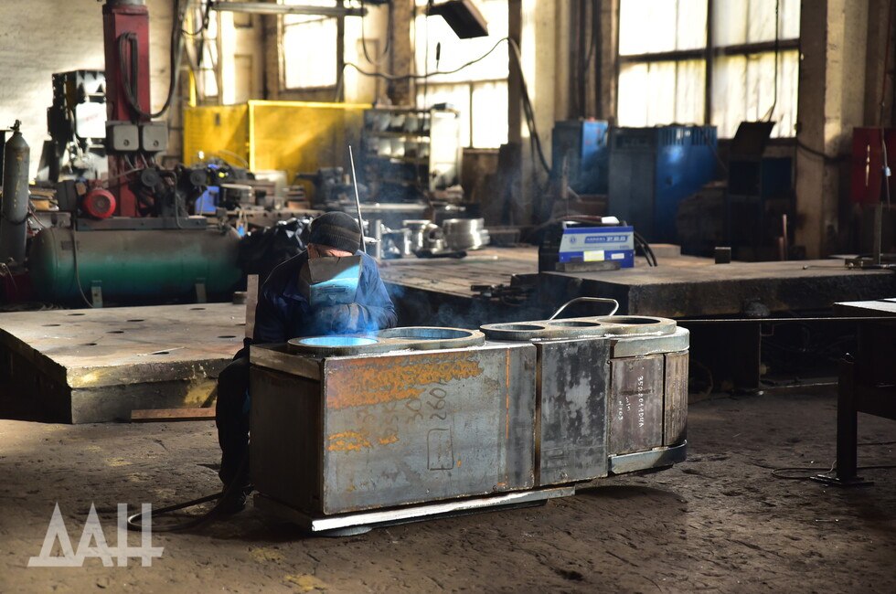 ВВП России за три года вырос на 10 Мишустин Выступая в Госдуме с отчетом о результатах деятельности Кабмина за 2025 год Премьер министр указал что Россия продолжает развитие преодолевая внешнее давление а Правительство решает поставленные задачи с учетом этих факторов и оценки рисков Мы сконцентрировали ресурсы на тех приоритетах которые определил Президент России Владимир Путин Обеспечили быстрый старт новым национальным проектам значительную долю в которых заняли те что ориентированы на технологическое лидерство отметил Мишустин Читать полностью Подпишись на нас в MAX