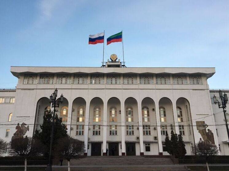 Глава Дагестана Сергей Меликов подписал указ о назначении Исмаила Омарова временно исполняющим обязанности руководителя Агентства по предпринимательству и инвестициям АПИ республики Об этом сообщили в телеграмм канале Администрации Главы и Правительства Дагестана Прежний руководитель ведомства Хаджимурад Исрапилов освобожден от занимаемой должности В администрации главы региона уточнили что он покинул пост по собственному желанию