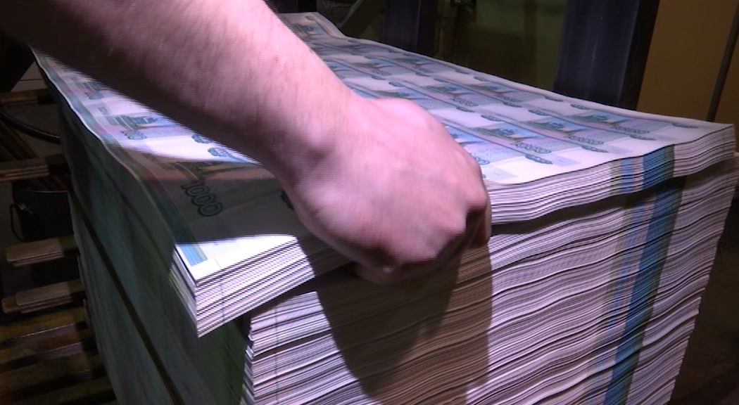 Жительницу Прикамья осудят за аферы с получением выплат на 35 млн руб В Прикамье перед судом предстанет специалист госучреждения за аферы с получением выплат свыше чем на 35 5 млн руб 34 летнюю жительницу одного из населенных пунктов региона обвиняют в серии мошенничеств сообщили в ГУ МВД России по Пермскому краю Выяснилось что с января 2021 года по январь 2025 года сотрудница сотрудником государственного учреждения имея доступ к специализированным базам данных и ресурсам почти каждый месяц вносила заведомо ложные сведения о наличии у неё и двух её знакомых женщин льгот таких категорий как инвалид общего заболевания многодетная малоимущая семья ветеран труда rbc perm