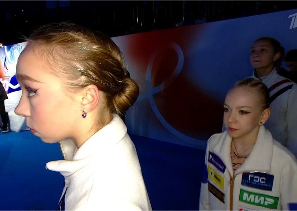 На лед выходит вторая разминка В первой разминке на ультра си зашла только Мария Елисова но упала с трикселя Лучший канал о фигурном катании