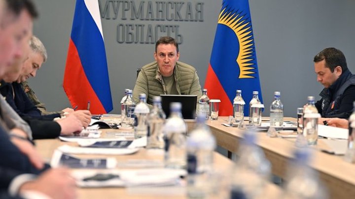 Дмитрий Патрушев: проект утилизации затонувшего в Мурманской области плавдока будет уникальным Заместитель председателя правительства РФ находится в регионе с рабочей поездкой. Он осмотрел место затопления и провел совещание, посвященное организации работы по утилизации плавдока, сообщили в пресс-службе правительства. Также Дмитрий Патрушев призвал ускорить работы, поскольку благоприятный для обследования сезон будет коротким. По результатам совещания вице-премьер поручил Минтрансу РФ и Росморречфлоту при участии региональных властей оперативно разработать и утвердить "дорожную карту" по организации процесса утилизации плавучего дока. Фото: правительство России Подпишись — Вести Мурман