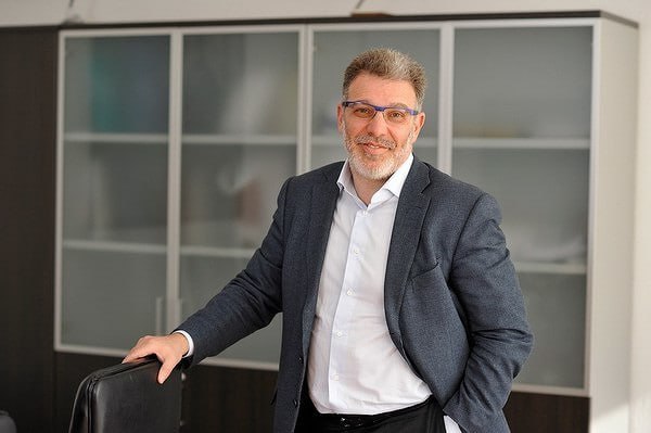 По делу о взятке арестован миллиардер и основатель компании IBS Сергей Мацоцкий. Недавно он входил в топ-20 IT-миллиардеров России. В 2020 году он вышел из IBS и основал собственную «ГС-Инвест» и занимал места в совете директоров «Вымпелкома». За дачу взятки в особо крупном размере ему грозит до 15 лет лишения свободы, пишут СМИ.