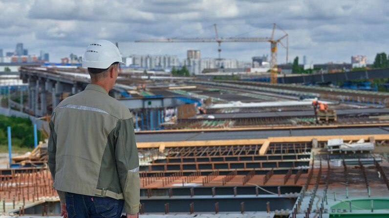 Москва поможет Запорожской области внедрить новации  Соглашение о сотрудничестве подписали два региона — Запорожская область и Москва, а также федеральное Агентство стратегических инициатив.  «Трехстороннее соглашение о сотрудничестве между правительством Москвы, АСИ и Запорожской областью станет рабочим механизмом для внедрения новаций. Благодаря этому соглашению можно будет реализовывать стратегию социально-экономического развития региона, опираясь на большой опыт коллег и заручившись их поддержкой», — рассказал губернатор Запорожской области Евгений Балицкий.  Губернатор подчеркнул, что документ наделяет столицу России статусом куратора Запорожской области. А это значит, московские эксперты помогут разработать инвестполитику региона, привлекут видных ученых и обучат местных специалистов.   Вместе им предстоит создать современную промышленную инфраструктуру Запорожской области.    Бердянск ZaVtra   Чат канала   Обратная связь