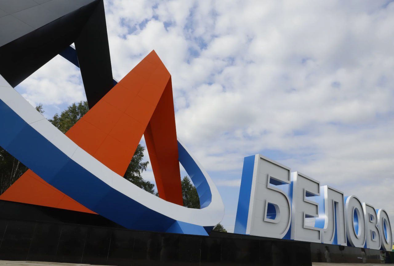 Беловский строитель заключил досудебное соглашение и вернул деньги Беловский городской суд признал виновным в совершении 19 мошенничеств ч. 4 ст. 159 УК РФ мошенничество, совершенное организованной группой, с использованием служебного положения, в особо крупном размере Юрия Рябчикова и приговорил его к пяти годам свободы условно с испытательным сроком четыре года со штрафом в размере 1,5 млн рублей с учетом заключения с прокурором досудебного соглашения. Суд также удовлетворил иск прокурора о взыскании с осужденного причиненного преступлениями ущерба. Что там с подельниками, см: