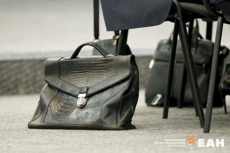 Челябинская область опустилась в рейтинге регионов по вовлеченности в малый бизнес Это следует из результатов исследования РИА Новости За год Челябинская область опустилась с 45 на 47 место В регионе доля занятых в сфере малого и среднего предпринимательства по итогам 2024 года составила 35 Всего в сфере МСП трудятся 634 тыс человек За три года этот показатель увеличился на 16 6 Лидером рейтинге стала Калмыкия Также в тройку вошли Санкт Петербург и Новосибирская область В этих регионах на предприятиях МСБ трудятся более 52 работников Подписаться на канал ЕАН Челябинск