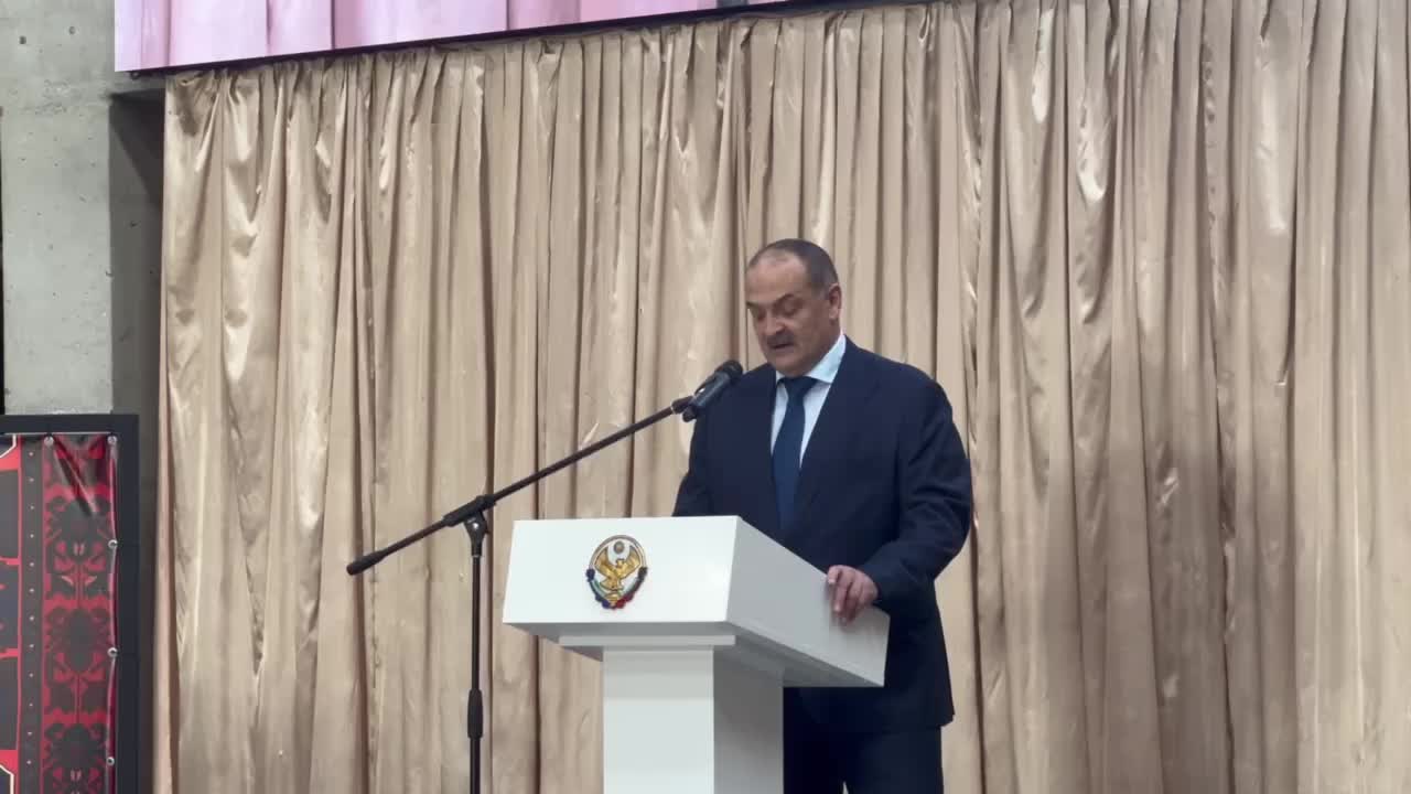 Сергей Меликов поздравил матерей защитников Дагестана накануне Дня матери