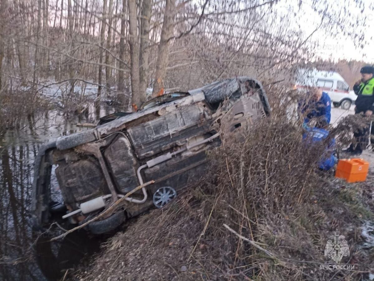 Под Владимиром в результате ДТП пострадавшего зажало в легковушке    2 ноября в оперативную дежурную смену регионального МЧС поступило сообщение о ДТП в Камешковском районе недалеко от поселка имени Фрунзе.  ↗  Прислать новость   Подписаться