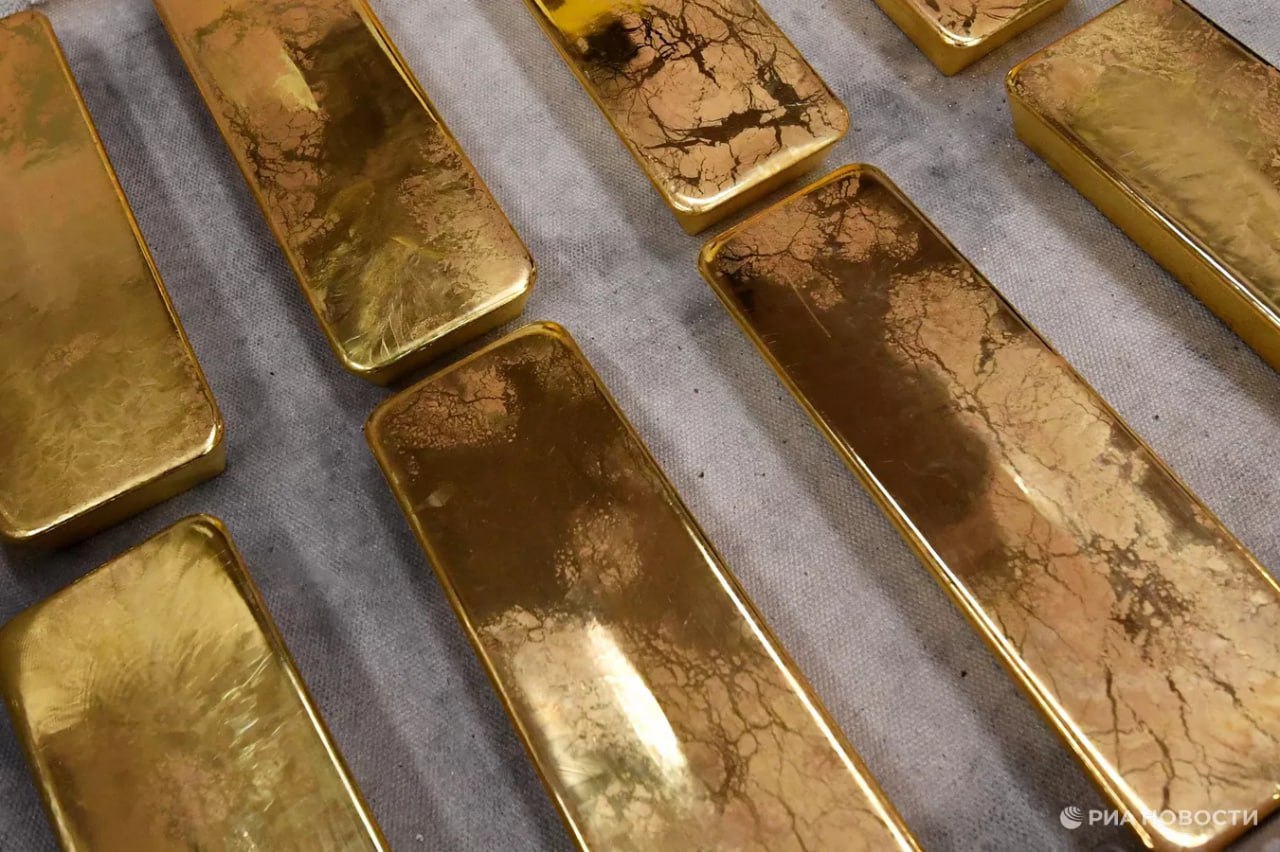 Центробанки мира в октябре обновили рекорд этого года по покупке золота приобретя 53 тонны сообщает Всемирный золотой совет Больше всего золота в октябре купили центробанки Польши и Бразилии по 16 тонн Предыдущий годовой максимум организация фиксировала как раз в сентябре 39 тонн Подписаться на РИА Новости экономика Все наши каналы