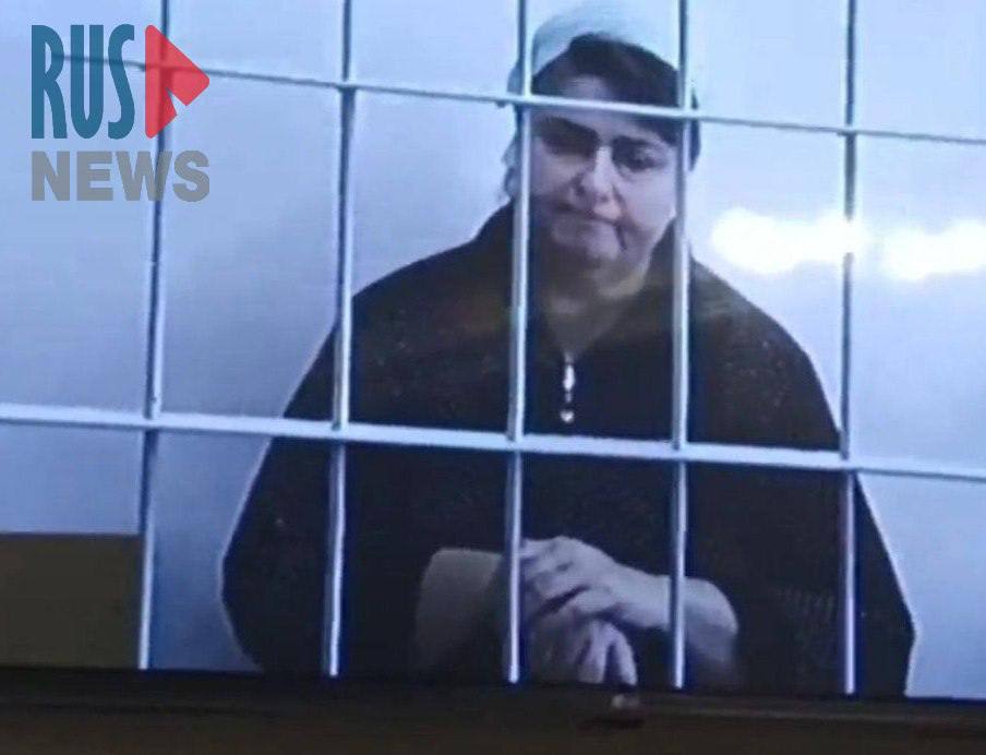 Зареме Мусаевой запросили четыре года колонии-поселения   Сейчас в Шалинском городском суде идут прения по делу Заремы Мусаевой, сообщали «Команда против пыток» . По версии следствия, тяжелобольная женщина якобы напала на сотрудника ФСИН и поцарапала ему шею — никто из свидетелей этого не видел.    Зарему Мусаеву обвиняют в «дезорганизации деятельности колонии»  часть 2 статьи 321 УК .     — Признана властями РФ иноагентом.   #чечня   Подписаться   Помочь RusNews