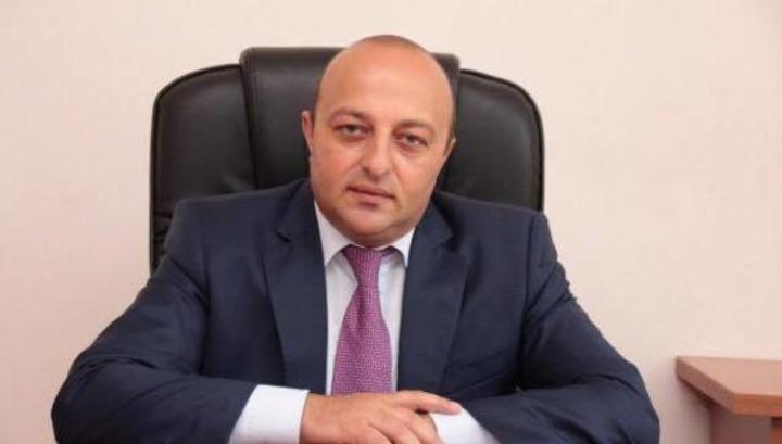Генпрокурор РА обратится в НС для лишения неприкосновенности депутата от фракции «Армения» Артура Саркисяна Генеральный прокурор РА обратится в Национальное собрание для лишения депутатской неприкосновенности депутата от фракции «Армения» Артура Саркисяна. Об этом заявил спикер НС РА Ален Симонян. Он отметил, что соответствующее заявление от генпрокурора пока не поступало. Симонян не сообщил других подробностей. По его словам, ожидается, что процесс будет начат. • Дзен • Сайт • TikTok • Facebook • Instagram • YouTube • X/twitter
