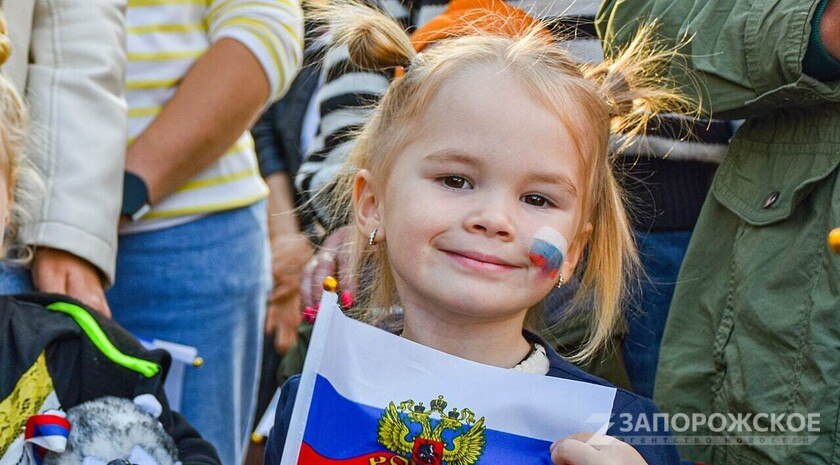 Более 50 семей Донбасса и Новороссии сохранены благодаря детскому омбудсмену РФ Больше полусотни семей из исторических регионов, попавших в трудные жизненные ситуации, сохранили детей благодаря помощи Уполномоченного при Президенте РФ по правам ребенка Марии Львовой-Беловой. Это промежуточные итоги с января по апрель этого года. «Ведется работа по совершенствованию системы профилактики социального сиротства. В июле 2024 года по поручению Президента Российской Федерации Владимира Путина мы начали Всероссийскую инспекцию профилактики социального сиротства», — рассказала Запорожскому агентству новостей Львова-Белова. Фото: Запорожское агентство новостей Читать полностью