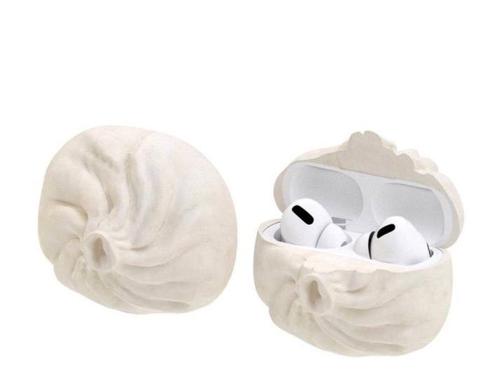 Для AirPods вышел чехол в формы хинкали На самом деле умельцы сделали аппетитный чехол для AirPods Pro 1 3 и AirPods 4 в виде китайской паровой булочки сяо лун бар Цена около 2000 рублей