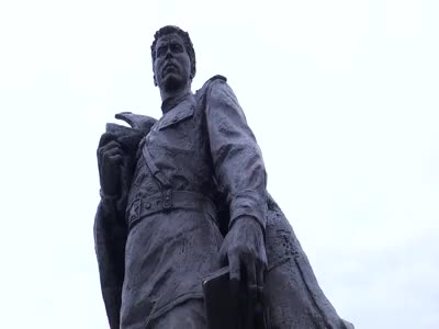Рустам Минниханов вручил Ордена Мужества и открыл памятник Фатиху Кариму в Казани