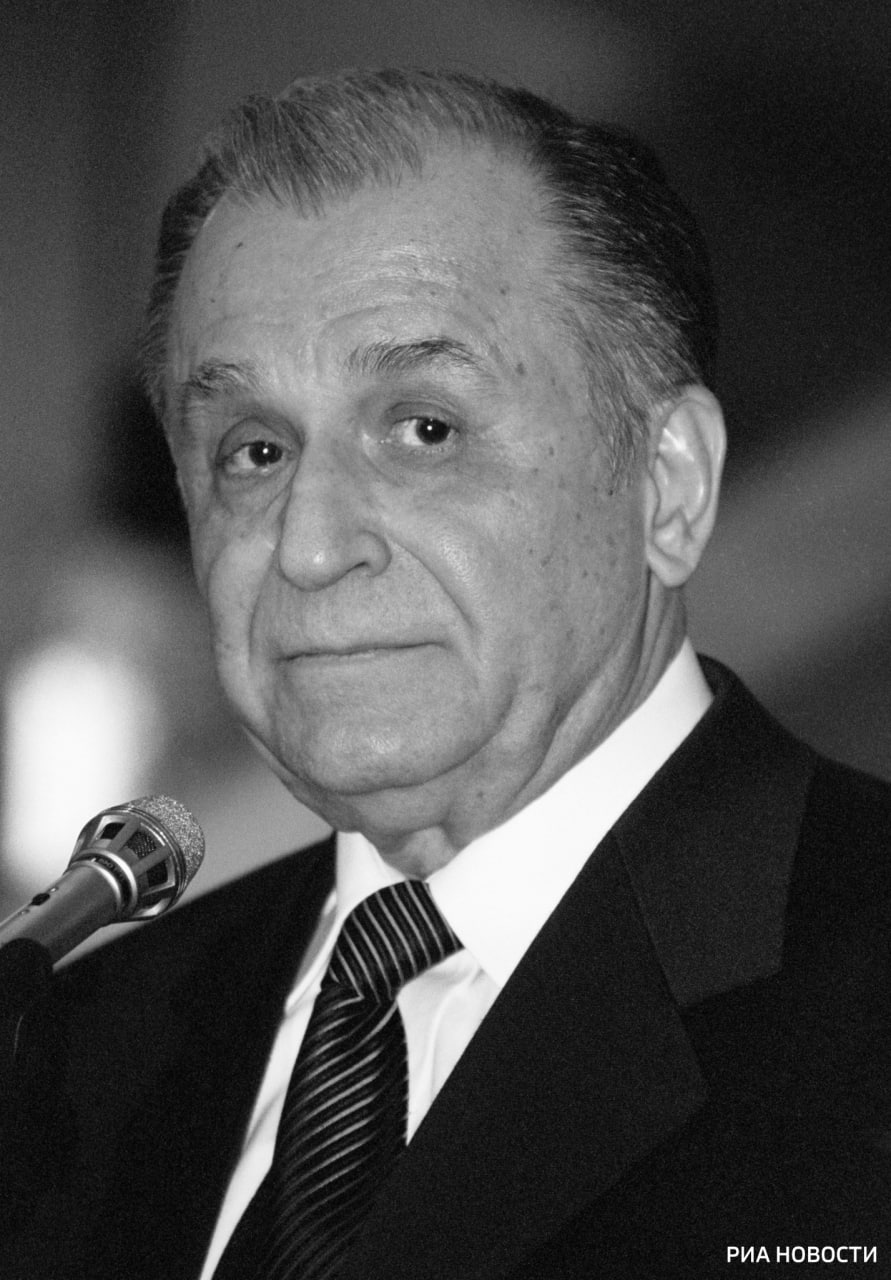 В возрасте 95 лет умер бывший президент Румынии Ион Илиеску, сообщило правительство страны.