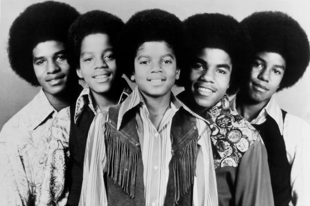 Умер брат Майкла Джексона и участник золотого состава группы The Jackson 5 Тито  Ему было 70 лет. Причиной смерти стал сердечный приступ.   КК