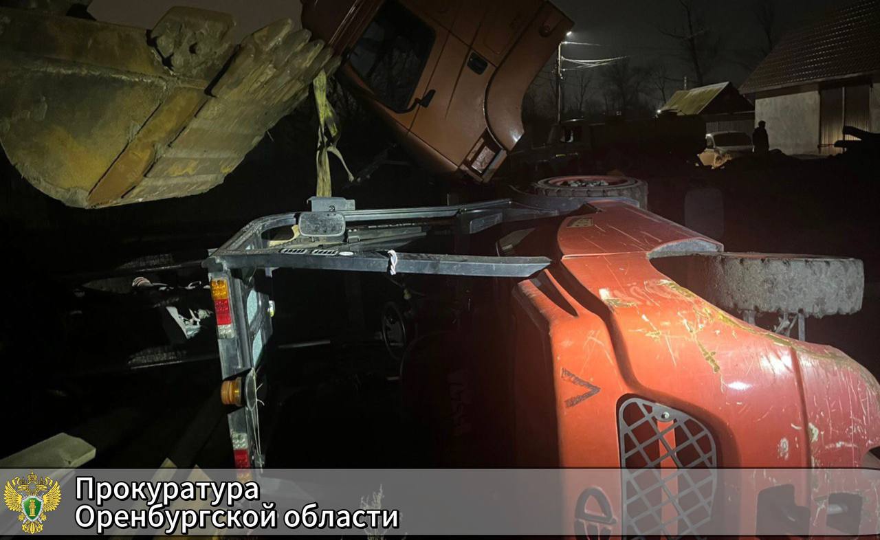 Урал56 Ру Оренбург Орск В Оренбурге погиб мужчина На него упал погрузчик По данным прокуратуры ЧП произошло на территории СНТ Разлив 1 при производстве авторемонтных работ Надзорное ведомство начало проверку чтобы установить причины и обстоятельства произошедшего