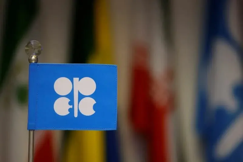 Мировой спрос на нефть в 2026 году вырастет на 1 38 млн б с и достигнет 106 53 млн б с говорится в ежемесячном отчете ОПЕК Аналитики альянса вновь подтвердили свою оценку впервые озвученную еще в августе 2025 го Оценки ОПЕК по прогнозу спроса в 2025 2027 годах в актуальном отчете не претерпели изменений в 2025 м 105 15 млн б с в 2026 106 53 млн б с в 2027 м 107 87 млн б с Таким образом оценка роста спроса в следующем году сохранена на уровне 1 34 млн б с Аналитики альянса повысили оценку спроса на нефть в первом квартале 2026 года на 150 тыс б с до 105 74 млн б с в третьем на 100 тыс б с до 107 12 млн б с в четвертом на 260 тыс б с до 108 16 млн б с При этом они понизили прогноз на второй квартал на 500 тыс б с до 105 07 млн б с jkinvest news jkinvest