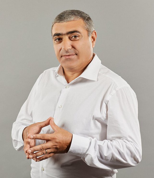 Гендиректора Нижавтодорстроя Усика Петросяна арестовали по делу о взятке Его заключили под стражу до 17 апреля сообщили Ъ Приволжье в суде По предварительным данным коммерсанта обвинили в даче 7 8 млн руб взятки Другие детали дела пока неизвестны Фото ООО Нижавтодорстрой   Подписывайтесь на Ъ Приволжье