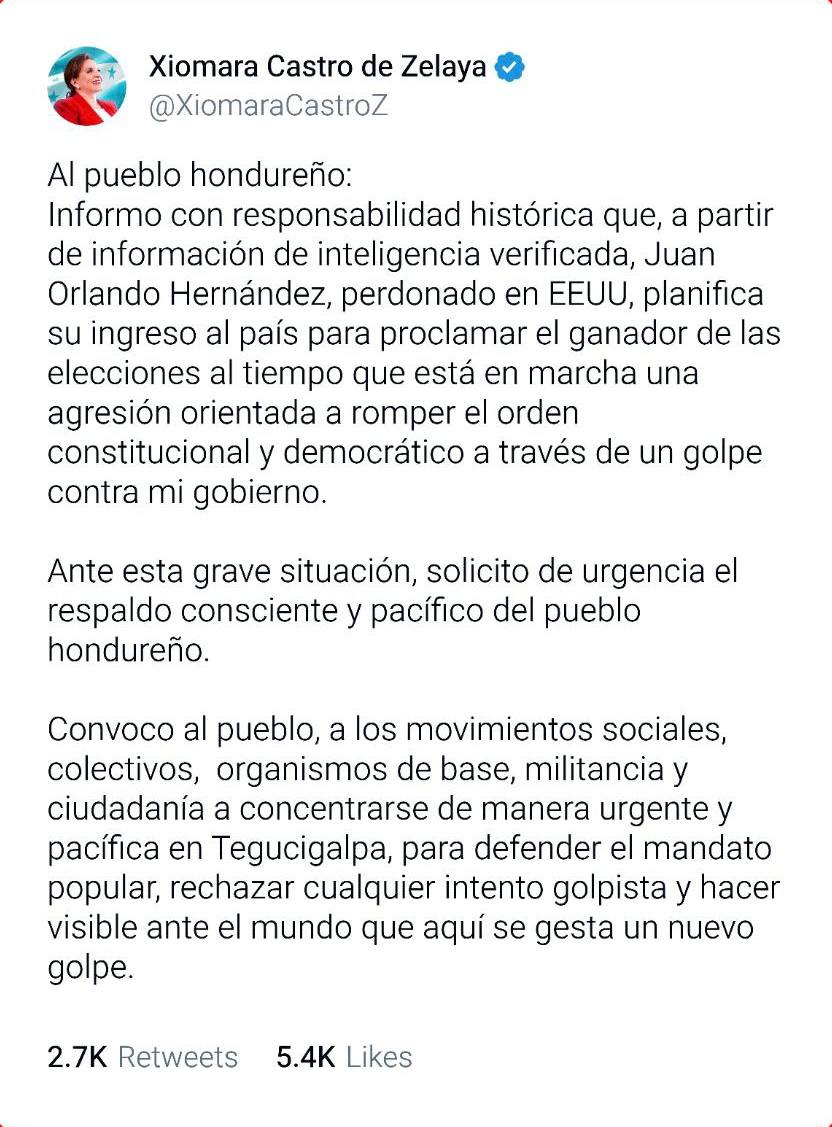 Эскалация кризиса в Гондурасе действующий президент Сиомара Кастро заявила что согласно имеющейся у нее информации от национальной разведки помилованный Трампом экс президент Хуан Орландо Эрнандес якобы намерен прибыть в страну чтобы объявить победителем выборов своего сопартийца Насри Асфуру Президент Кастро назвала происходящее попыткой государственного переворота и призвала своих сторонников и все общественные движения срочно и мирно собраться в столице страны Тегусигальпе чтобы защитить народный мандат от угроз конституционному и демократическому порядку Гондураса