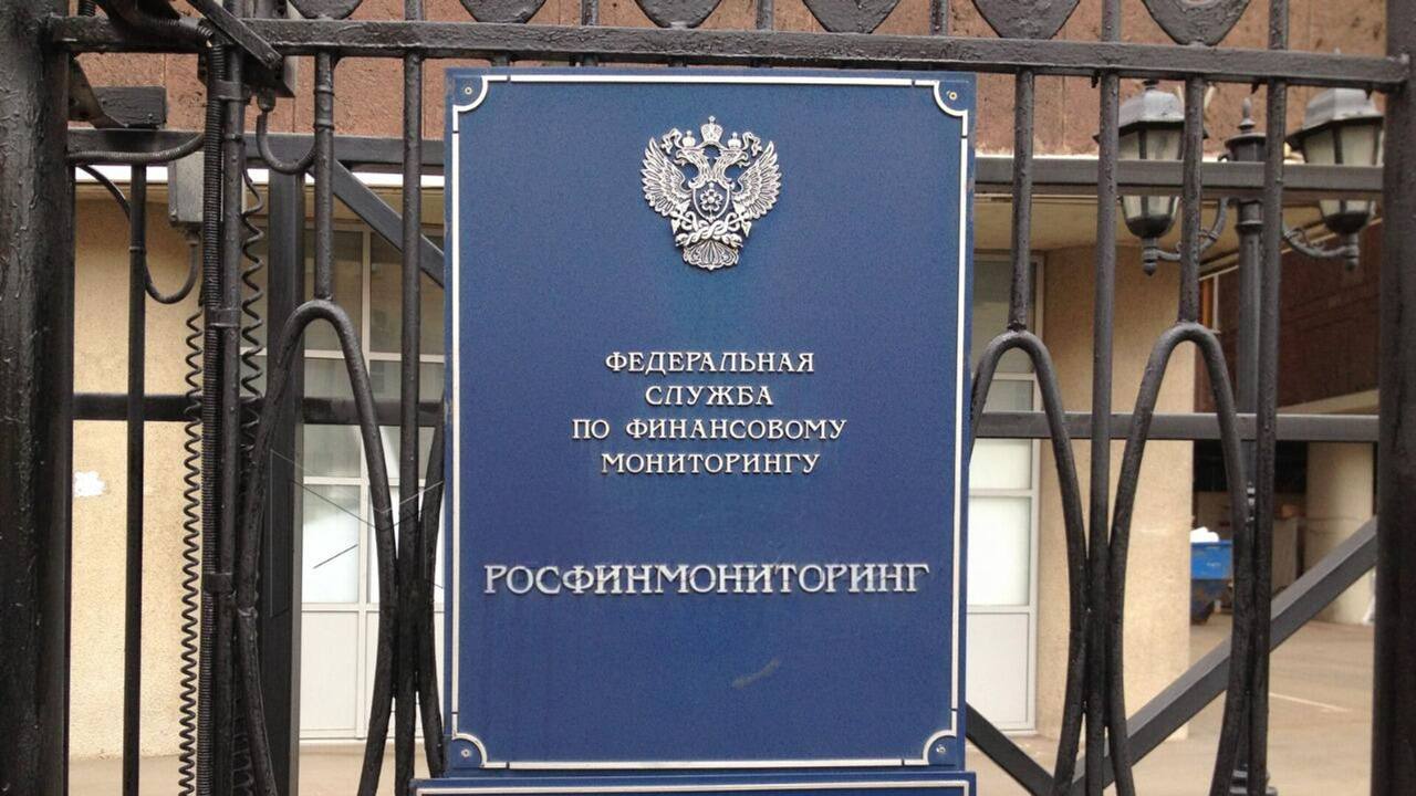 За первую половину 2025 года в список экстремистов включили почти две тысячи человек и организаций  «За первое полугодие 2025 года в перечень включено около 1,9 тысячи лиц, из них свыше 1,7 тысячи физических лиц и свыше 180 организаций», - сообщили РИА Новости в Росфинмониторинге.  По данным ведомства, исключили из списка за этот период 330 человек