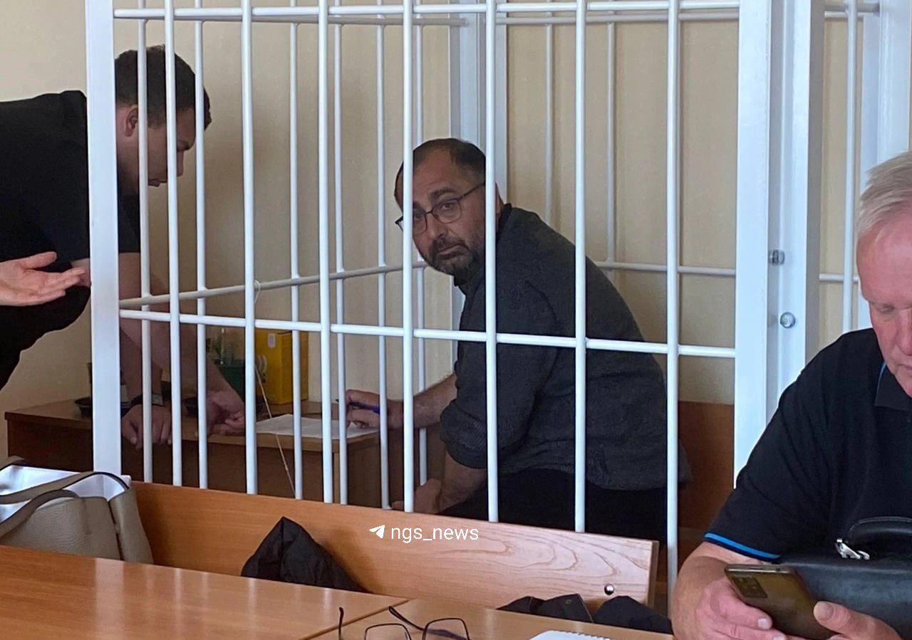 Начальника вневедомственной охраны отправили в СИЗО на два месяца. Предварительно, Ровшана Курбанова подозревают в получении взятки.
