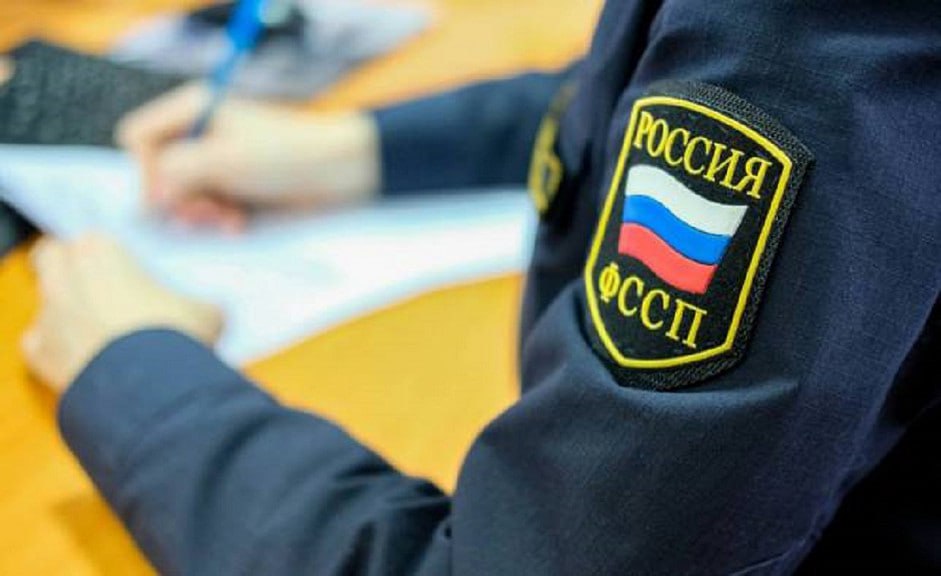 Силовики задержали судебного пристава Сотрудницу отделения ФССП по Искитимскому району заподозрили в коррупции. Преступление было выявлено оперативниками Управления ФСБ России по Новосибирской области. В региональном Следственном комитете Горсайту сообщили, что возбуждено уголовное дело в отношении судебного пристава-исполнителя отдела судебных приставов по Искитимскому району. Женщину подозревают в получении взятки и превышении должностных полномочий. Посредник также стал фигурантом уголовного дела. По данным следствия, в период с сентября 2023 по ноябрь 2024 года пристав незаконно прекратила три исполнительных производства и получила от посредника за это значительную сумму. Ведётся следствие. Фото со страницы Управления ФССП по Новосибирской области в ВК Прислать новость