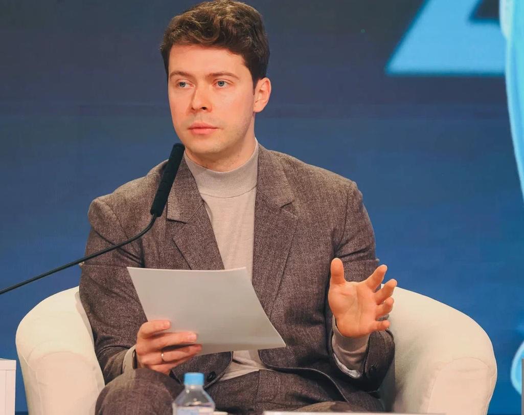 Сын Дмитрия Медведева поддержал идею смертной казни для чиновников коррупционеров в некоторых случаях В Китае за это вообще расстреливают Мы так делать не будем Хотя в некоторых случаях это было бы полезно заявил Илья Медведев Он отметил что России не стоит бездумно копировать китайский опыт поскольку у стран разные культурные и управленческие особенности пишет Коммерсантъ Новости Дня