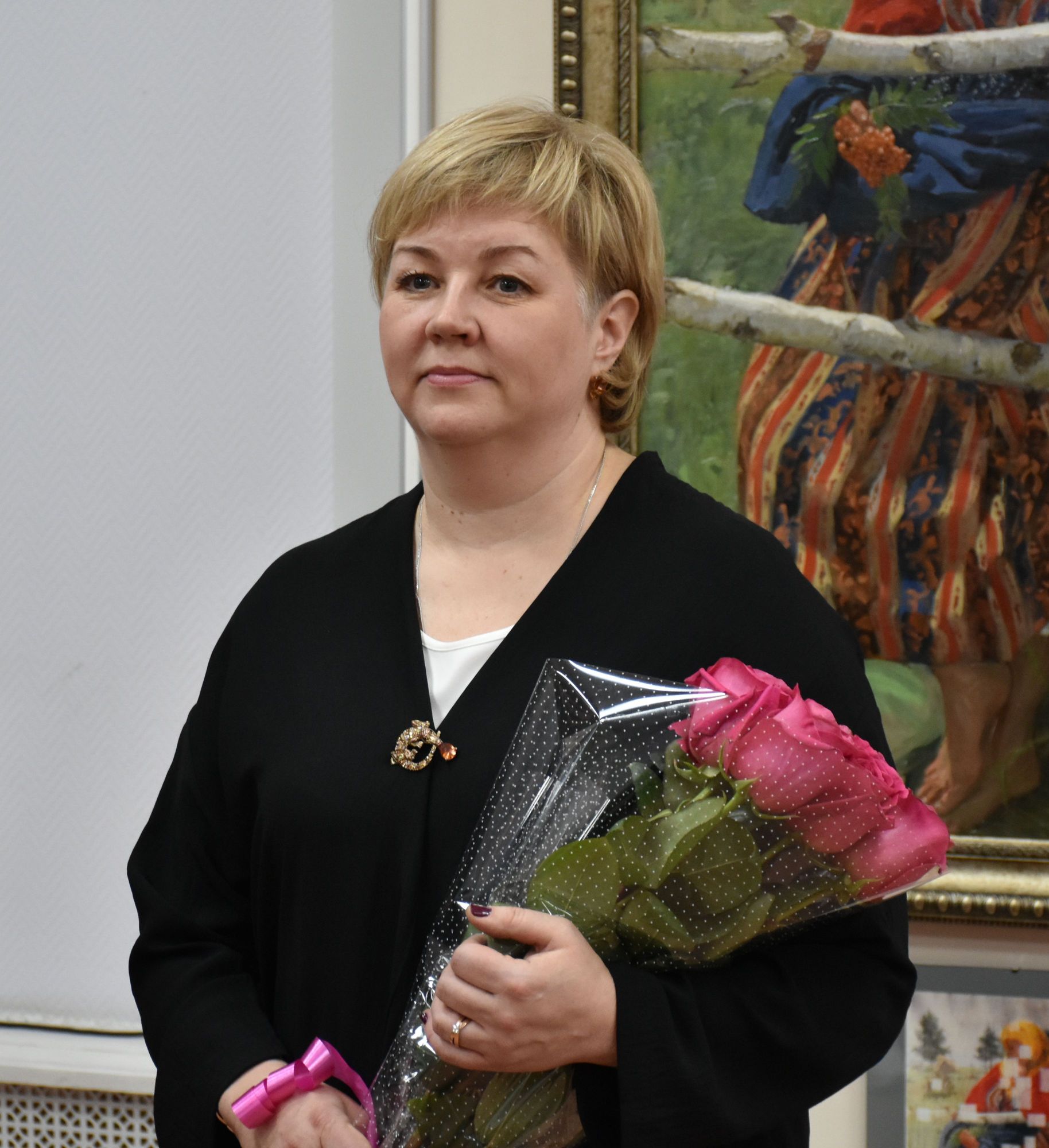 Владимирский художник-реставратор стала заслуженным художником России Указом Президента Владимира Путина почётное звание «Заслуженный художник Российской Федерации» присвоено директору Центра пропаганды изобразительного искусства Светлане Вячеславовне Красулиной. Ее призвание - сохранять искусство! Через руки Светланы Красулиной прошло огромное количество живописных работ, которым реставратор вернула жизнь и красоту. Сохранением музейного и частного культурного наследия она занимается более тридцать лет. Поздравляем!