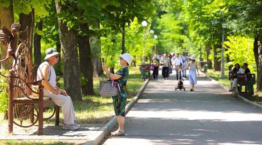 В Луганске планируют создание зоопарка в парке имени Горького Яна Пащенко сообщила что сейчас идет планировка территории в парке имени Горького Если проект будет утвержден в следующем году начнется разработка самого зоопарка Обитатели зооуголка из парка имени 1 Мая переедут в новое современное пространство и станут соседями экзотических животных
