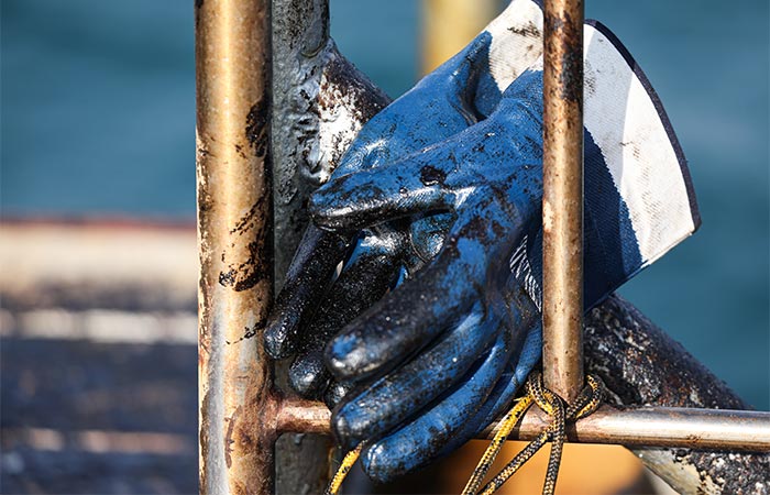 Нефтепродукты продолжают поступать в Черное море из затонувшего танкера "Волгонефть-212", сообщают в Росприроднадзоре Фото: Дмитрий Феоктистов/ТАСС