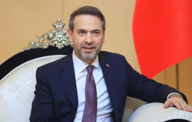 В будущем Турции будет нужен газ из Азербайджана России и Ирана министр энергетики и природных ресурсов Турции Алпарслан Байрактар Россия всегда была очень надёжным поставщиком газа на турецкий рынок Компания BOTAŞ продолжит закупать газ у Газпрома Турция будет покупать газ у России однако стремится заключать краткосрочные контракты поставок сказал министр энергетики и природных ресурсов Турции Алпарслан Байрактар Caucasian bureau